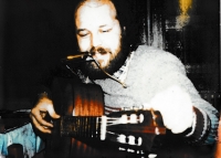 Kulturní setkání na chatě v Zašové, písničkář Pepa Streichl, 1988