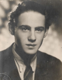 Pavel Holeček in 1946