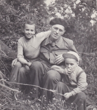 Local chaplain with the Váňa siblings, whose family was forcibly moved to Andělka, as were the Hanauers