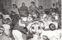 Tábor Ondráš – vystoupení, Jaroslav Mikeš s kytarou uprostřed