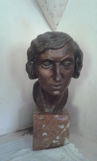 A bust sculpture of Aurélie Šestáková