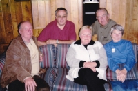 S manželem Antonínem u přátel