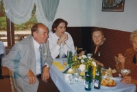  S manželem Antonínem a synem Petrem u příležitosti svatby neteře