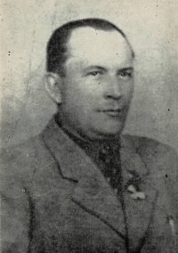 Vladislavův otec Václav, předseda podnikové rady v podniku Bratří Zátků. 