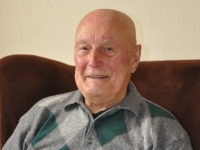 portrait photography of witness Karol Stekly