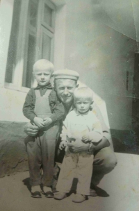 S dětmi Janou a Josefem, cca 1966