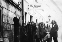 František Kadlec s kamarády, pražská Kampa, prosinec 1985