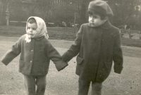 Mína Norlin se sestrou Hívou, Praha, konec 50. let