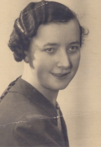 Maminka Marie v roce 1939