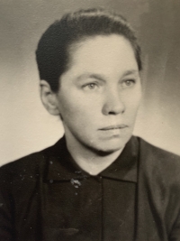Paulína Dubeňová about 23 years old shortly after the end of World War II 