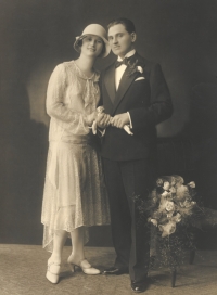 Svatební fotografie strýce Kurta a tety Štěpánky Rotterových