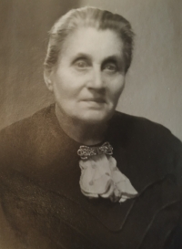Grandmother Regina Rotterová (18..-1949). Deported from Brno to Terezín. After the liberation, she returned home and lived with her sister Lamberková