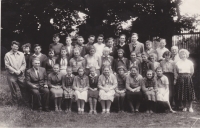 Měšťanka ve Vilémově (Václav Tuček v poslední řadě jako první nejvyšší čtvrtý zprava)