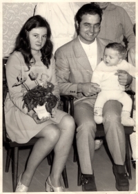 S manželkou Ivanou Rutherovou a synem Martinem, 1971