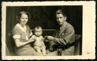Manželé Ghassemlou a jejich dcera Mina, Praha, 1953