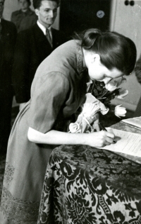 Helena Krulichová při své svatbě na íránské ambasádě, 3. 5. 1953