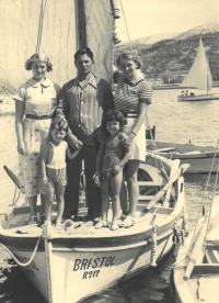 Na dovolené v Chorvatsku, 30. léta – Štěpánka a Kurt Rotterovi, maminka Anna a bratranci Leo a Ivo Rotterovi
