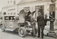 Otec Felix Rotter na automobilových závodech