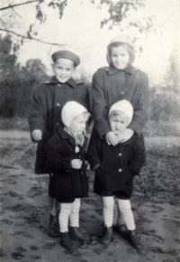 All four siblings, 1952