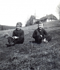 Dvojčata na Belvederu, březen 1957