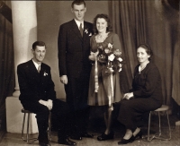Svatební fotografie Jaroslava a Ludmily Loučímových ze 6. prosince 1941