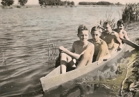 První člun - 1942