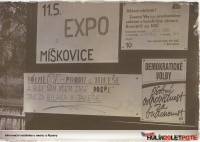 Informační nástěnka u mostu u Rusavy, Hulín, květen 1990