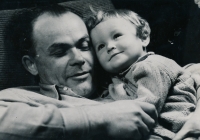 Jarmila a tatínek František Tröster, počátek 50. let