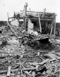 Třešňová ulice č. p. 41 v Plzni na Doubravce v dubnu 1945