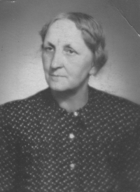 Babička Anna Bucháčková, přelom 20. a 30. let