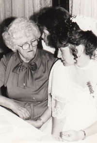 Nevlastní matka Jiřina, rozená Křenková, s dcerou Hanou Kalenskou 