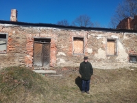 In front of the former parsonage in Zhoř where they were moved in November 1951. Picture: RŠ, March 2020