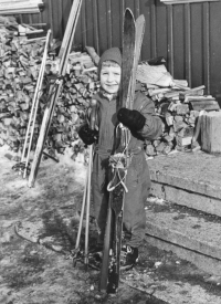 Malý lyžař - lyžování u dětí bylo tenkrát spíše výjimkou