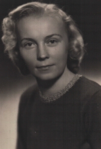 Olga, asi v době kolem roku 1947