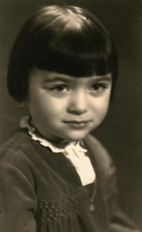 Nina Pavelčíková, cca 1942