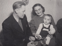 Odsouzený strýc František Uher se ženou Marií a synem Františkem