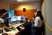 Žákovský tým při vytváření reportáže v rozhlase