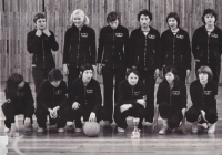 Hráčky Slavie VŠ Praha, Vítěz Ronchetti Cupu 1976, N. Hejková vpravo dole, číslo 9