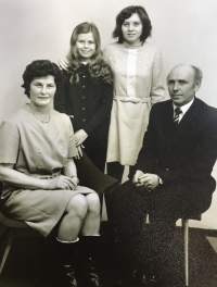 Anna Hladká s manželem a dcerami
