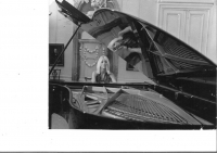 Elena Letňanová during a concert in the Primate's Palace in 1970