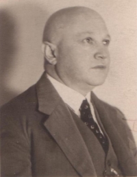 Dědeček pamětnice Adolf Fisch, který byl vyvezen do Niska a později zemřel na území Sovětského svazu