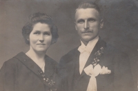 Wedding of Anna Zasadilová's parents (1924)