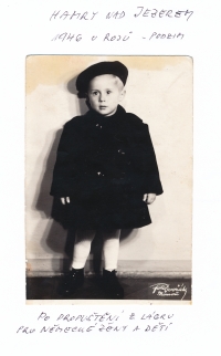 Petr po propuštění z lágru pro německé ženy a děti