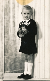 Petr 1949, at the wedding of his uncle Alois