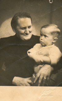 S babičkou 1945