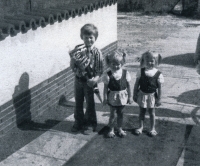 Petr´s son with daughters, 1974