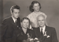 Eva Mudrová with brother and parents in 1957
