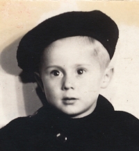 Petr, 1945