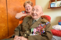Plukovník Vasil Timkovič se svou ženou Drahuškou v bytě v České Třebové