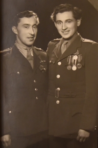 Poválečná fotografie, Vasil Timkovič s přítelem